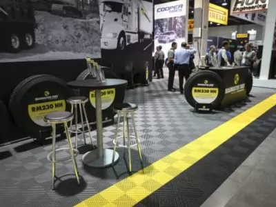 20 verfügbare Farben für Ihren Standboden 20 verfügbare Farben für Ihren Standboden