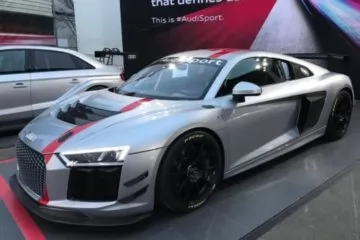 Auto-Podium mit Carbon-Effekt Auto-Podium mit Carbon-Effekt