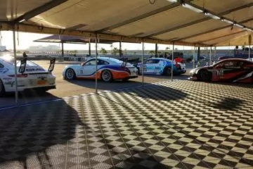 Boden eines Fahrerlagers Boden eines Fahrerlagers