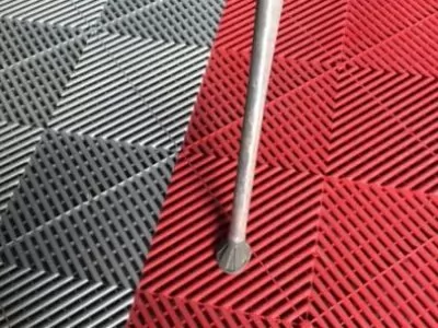 Eine massive Bodenplatte Eine massive Bodenplatte