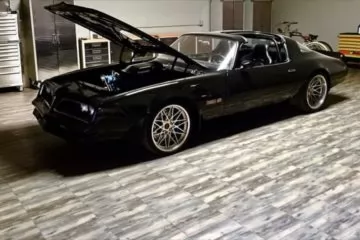 Parkett-Optik-Automobil-Showroom Parkett-Optik-Automobil-Showroom