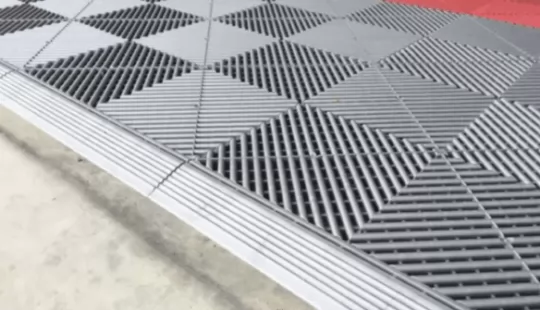 Swisstrax-Bodenkante Swisstrax-Bodenkante