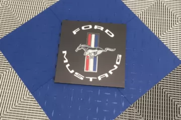 Boden Detailing mit Logo Boden Detailing mit Logo