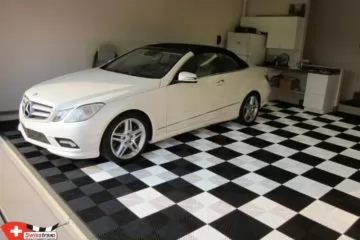 schwarz-weißer Schachbrettboden schwarz-weißer Schachbrettboden